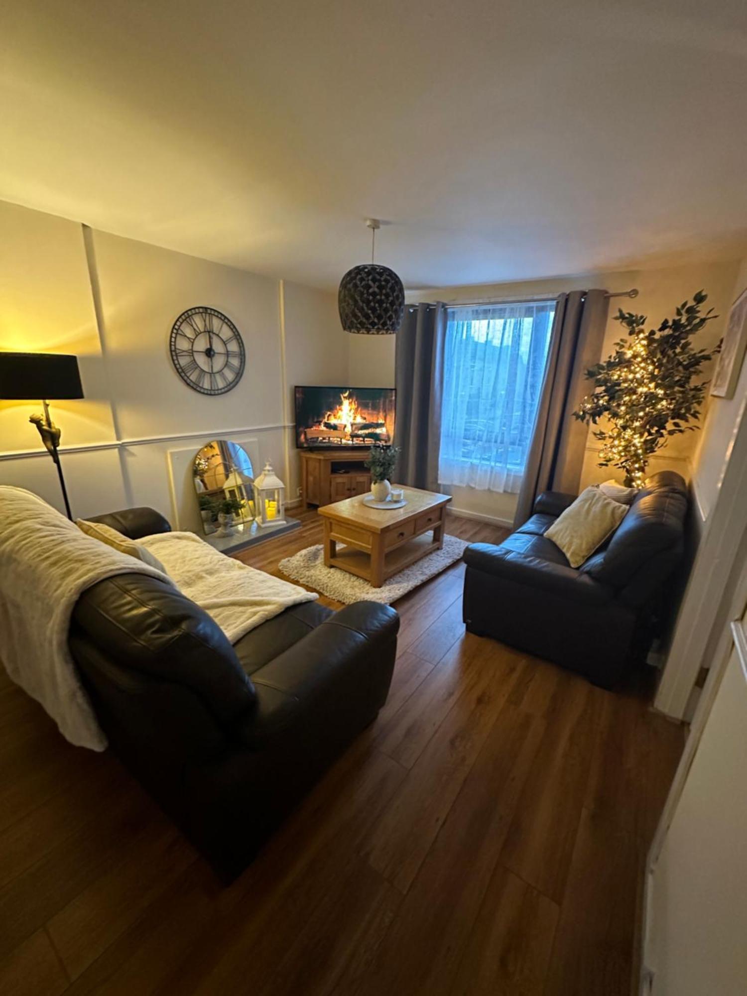 Spacious 3 Bedroom Flat Close To City Center Dalneigh Buitenkant foto