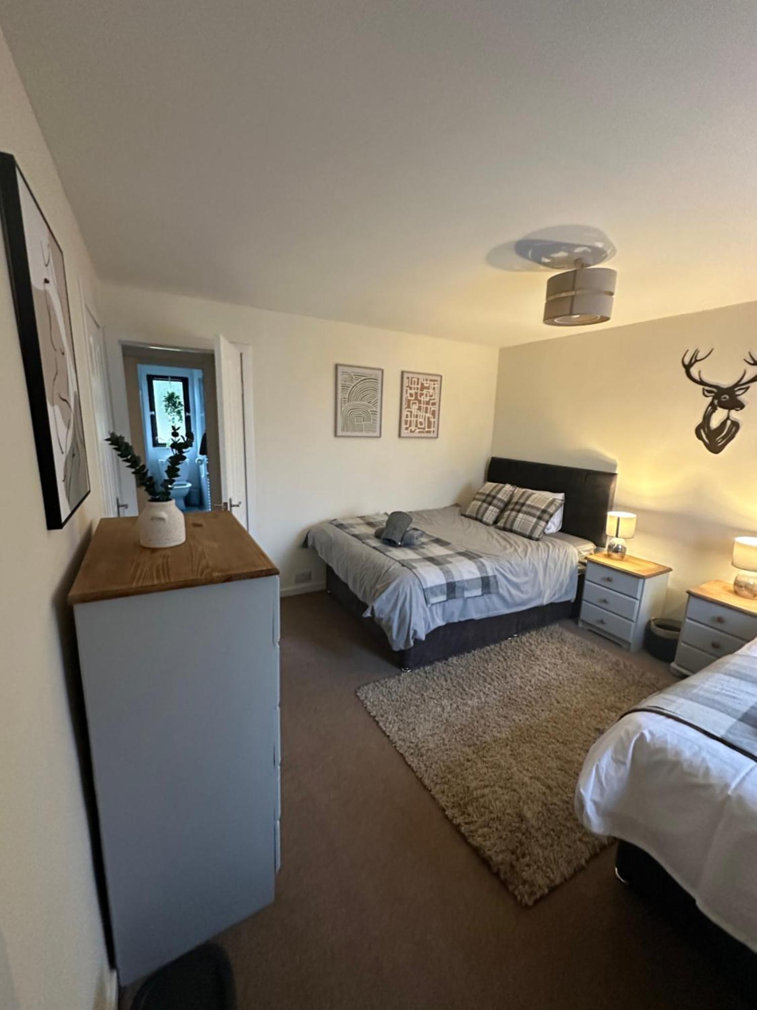 Spacious 3 Bedroom Flat Close To City Center Dalneigh Buitenkant foto