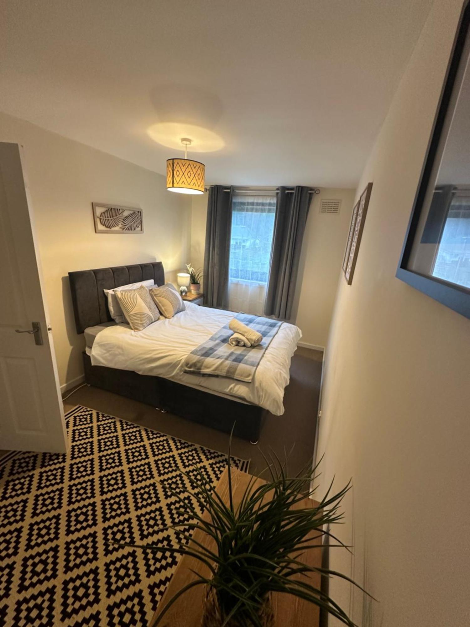 Spacious 3 Bedroom Flat Close To City Center Dalneigh Buitenkant foto